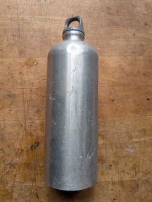 SIGG  ALUMINUM BOTTLE 32 Ounces / 0.94 Liter.     (#5#)