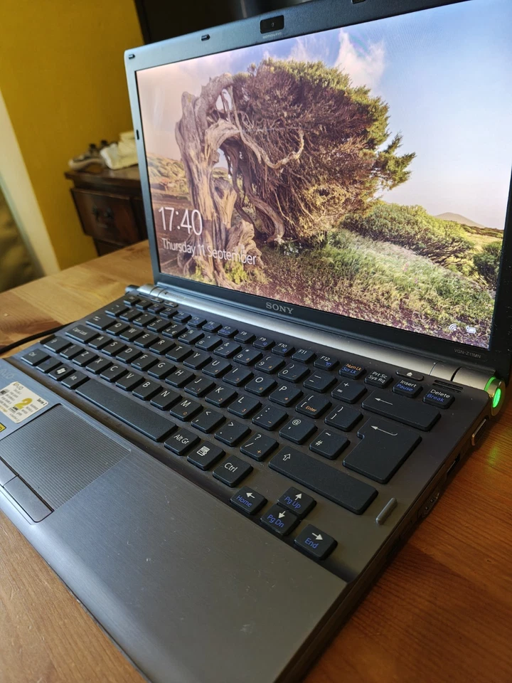 VERY RARE Retro Sony Vaio Laptop VGN-Z11MN GTA,  Wolfenstein, NFS, SOF,Max Payne - Image 4 of 4