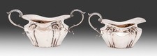 A Victorian silver cream jug and sugar bowl, Birmingham 1898 260g
