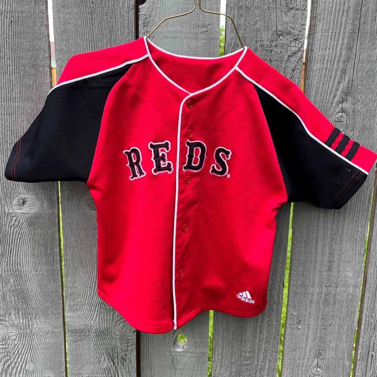 Black and red top cincinnati reds jersey
