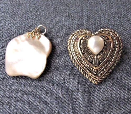 Vintage pearly cabochon plastic heart pin & free form mother of pearl pendant - Picture 1 of 11