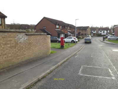 Photo 12x8 Hamden Way & Woodbrooke Close Postbox Papworth Everard At the j c2014