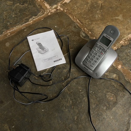 PHILIPS CD 130 CORDLESS HANDSET PHONE, BASE UNIT, CHARGER CABLE, MANUAL