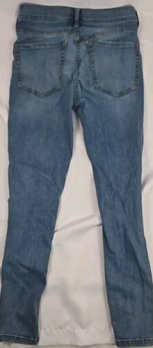 Free People Skinny Denim Ankle Jeans Size 27 Distressed Knee Holes. 27x25 - Picture 2 of 9