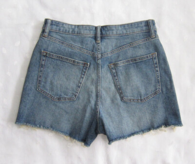 UNIQLO JEANS Cut off Mom High Rise Denim Shorts in Blue Wash