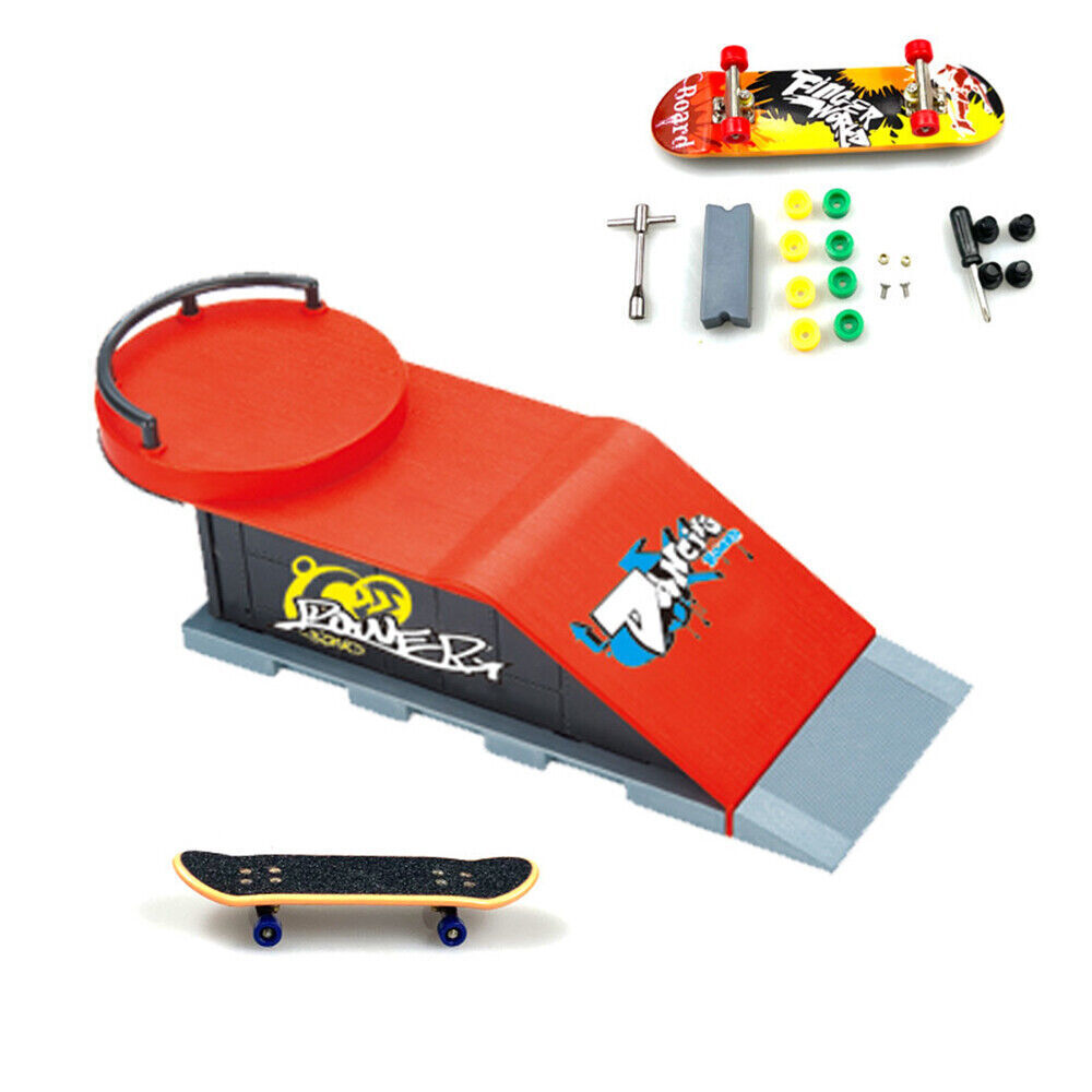 X-Treme coffret skatepark rampe + 4 mini deck skates à doigt 90 mm