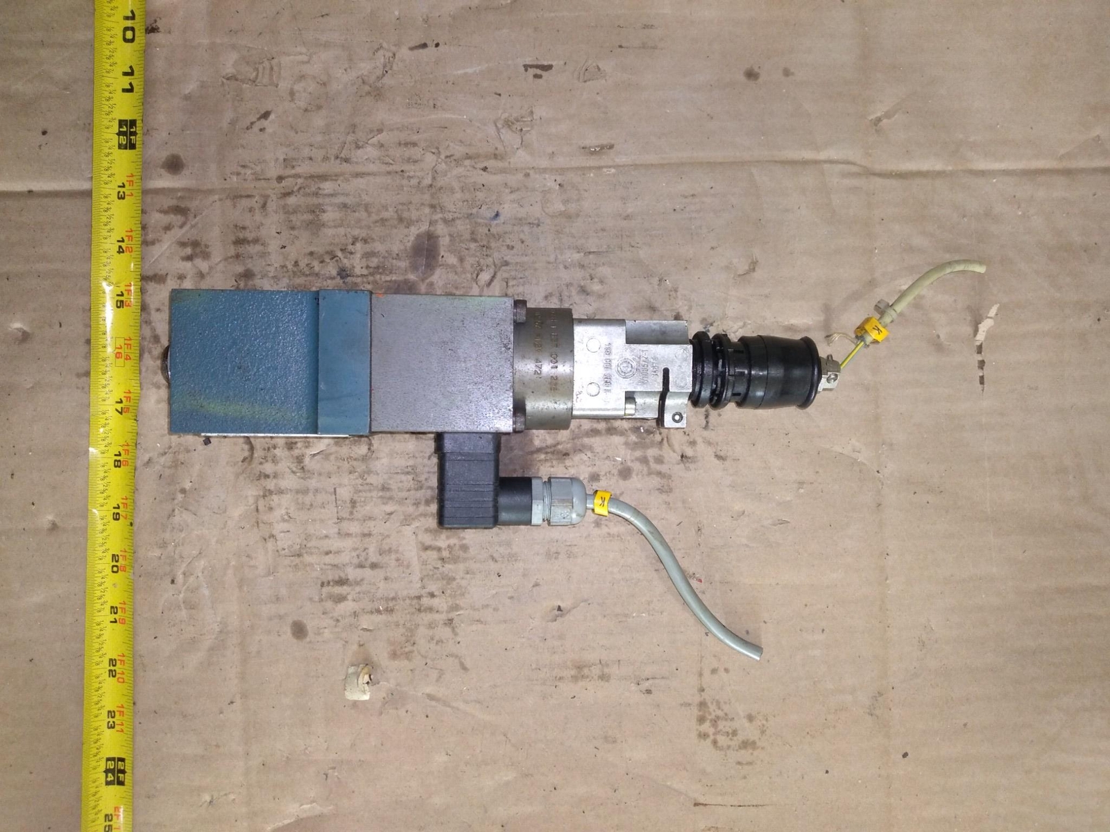 BOSCH 0 811 402 003 315BAR 1 835 100 034  REXROTH VICKERS HYDRAULIC