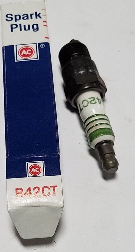AC R42CT spark plug 5613938 GM green ring vintage NOS spark plugs 8 Pack