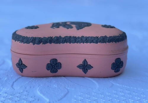 Wedgwood Rare Box Jasperware Terracotta and Black Decor - Picture 5 of 11