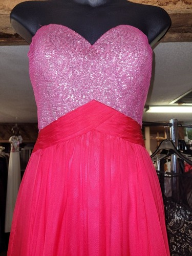 La Femme / Evening Gown / Prom Pink in Color / Size 2 - Picture 2 of 7
