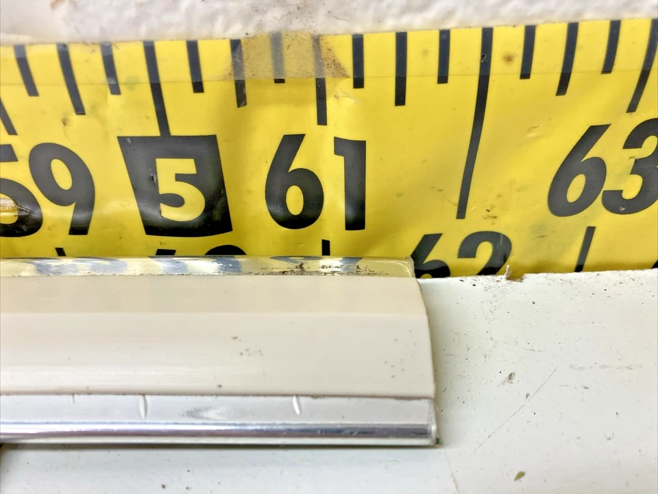 Nuevo OEM GM RH o LH 1/4 cuarto panel moldura 1154900 1976-77 Chevrolet Nova (¿Bin?? Foto 4 de 4