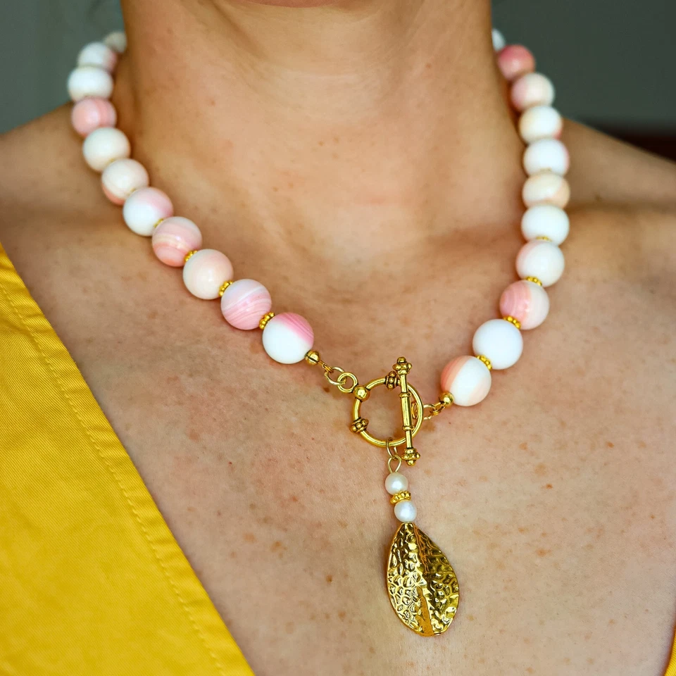 Queen Conch Statement Necklace Pink Beaded Gold Toggle Freshwater Pearl Handmade - Image 4 of 4