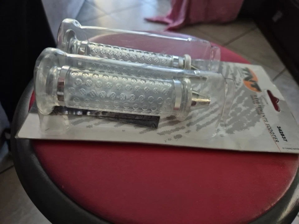 COPPIA MANOPOLE  TNT TRASPARENTE CROMO PER SCOOTER CODICE 342837 - Immagine 3 di 3