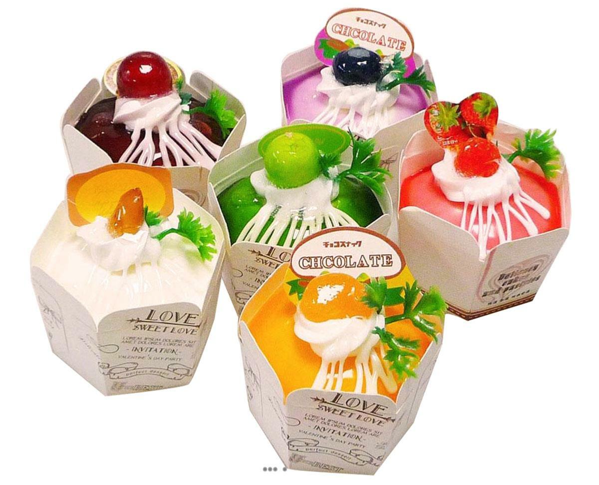 Gâteaux factices lot de 6 cupcakes colorés pour déco de table