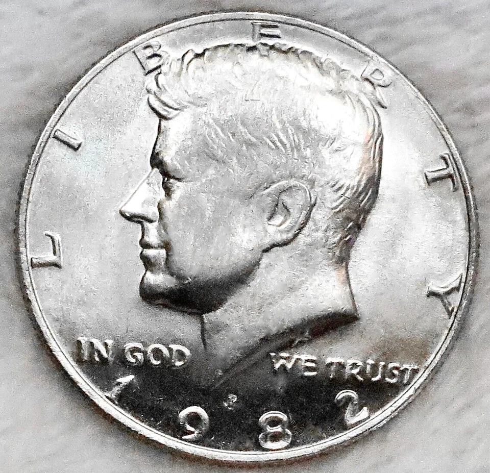 1982 P or D KENNEDY HALF DOLLARS,  CLEAN & SCARCE, SHARP DETAILS & FREE RETURNS - Image 3 of 4