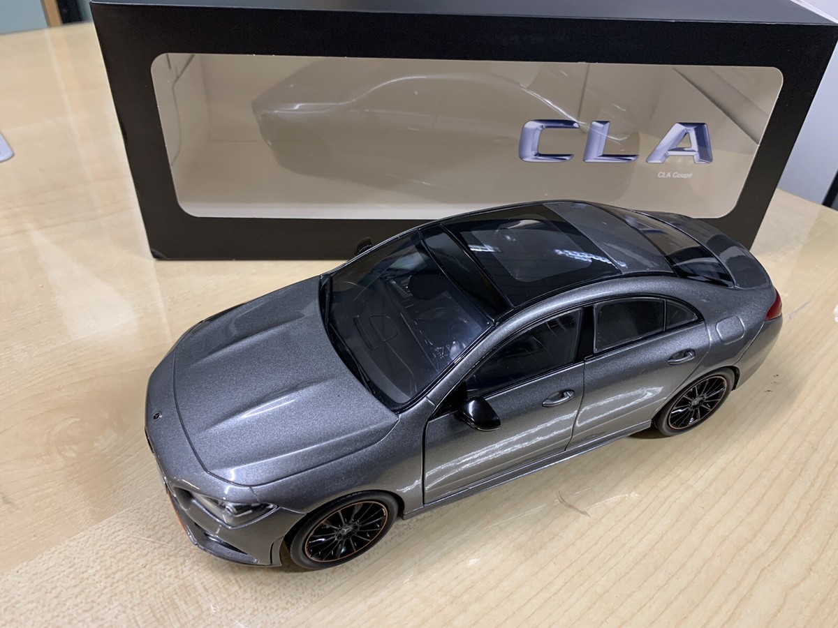 Mercedes Benz CLA W118 Mountaingrau AMG Line B66960472 1:18 Modell  