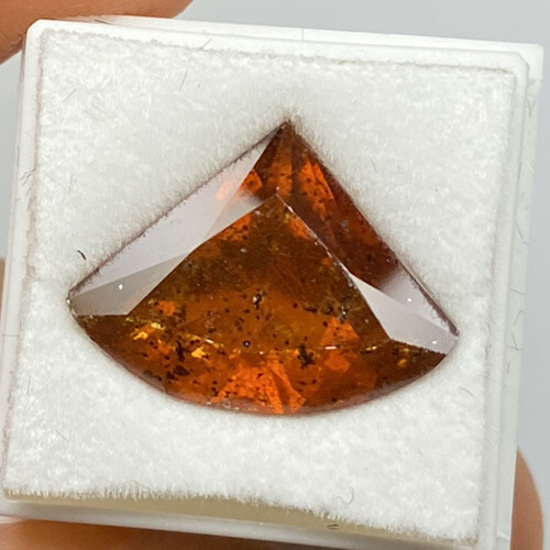 Facettierter, orangener DISTHEN / KYANIT (4.59ct) Orange KYANITE Facet, Tanzania - Picture 2 of 3