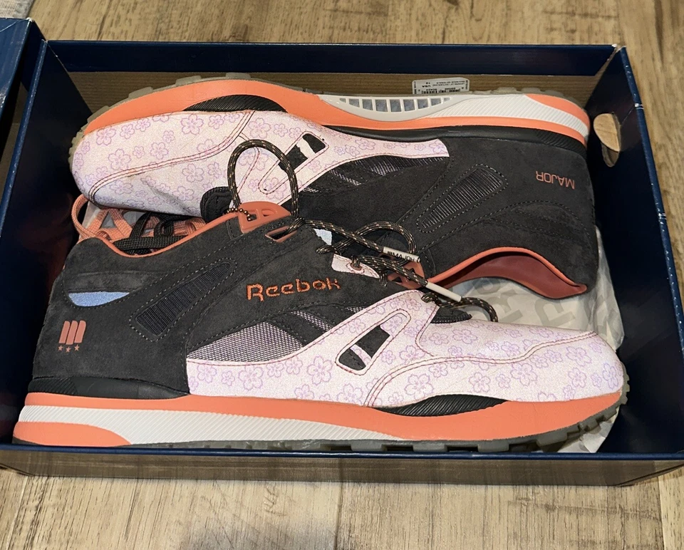 RARO Ventilador Major DC x Reebok Flor de Cerezo Edición Especial Talla 12 Foto 2 de 4
