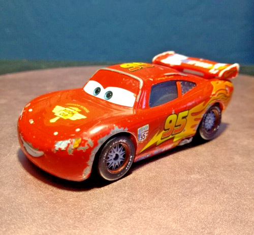 Disney Mattel Cars 2 WGP Lightning McQueen Racing Wheels 1:55 Red Loose Used