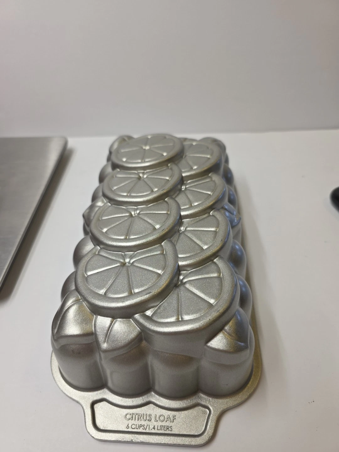 Williams-Sonoma Nordic Ware Cast Aluminum Non-Stick Citrus Loaf Pan 6 Cups