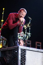 Chester Bennington And Linkin Park Chester Bennington Performing Old Photo 3