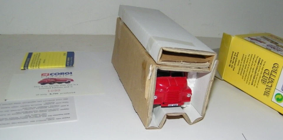 BEDFORD S EMERGENCY TENDER - CAMBRIDGESHIRE FIRE & RESCUE - CORGI CLASSICS 19201 - Image 2 of 3