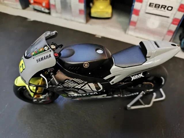 YAMAHA YZR-M1 #46 VALENTINO ROSSI, TESTBIKE SEPAN (2013), ALTAYA DIE CAST, 1:12 - Image 3 of 4