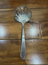 Wm Rogers Mfg. Co. "Original Rogers" Laurel Helene shell silverplate gravy ladle