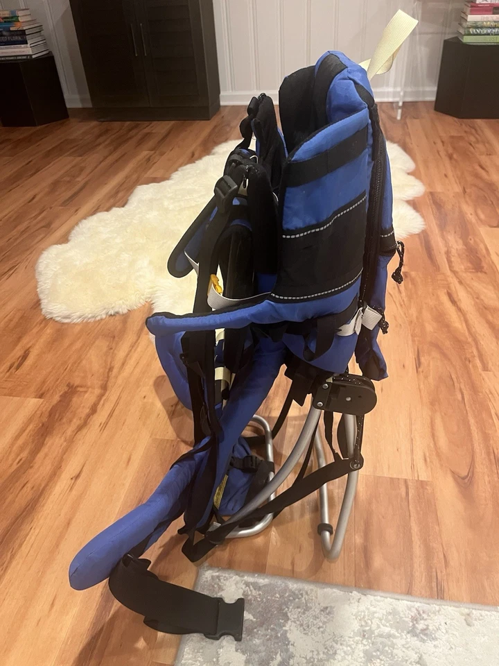 Mochila portabebés Kelty Kids Trek azul Elite de pie para senderismo al aire libre Foto 4 de 4