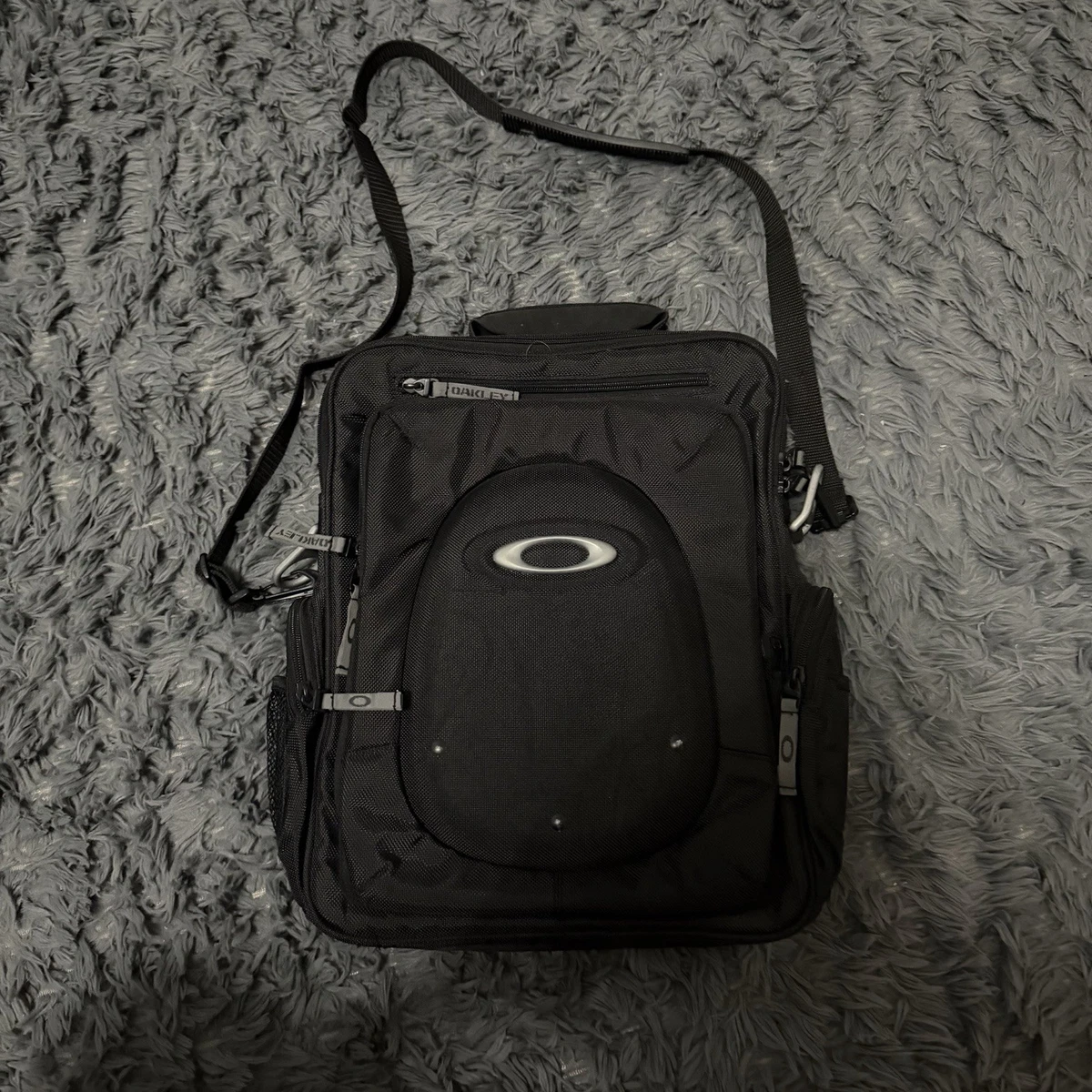 Preços baixos em Bolsas de mensageiro Oakley Masculino Preto | eBay