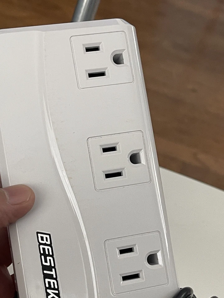 Bestek International 200W Travel Adapter & Power Converter ~ USB ~ - Image 2 of 4