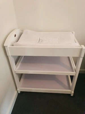 boori country change table