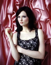 BEAUTIFUL SOPHIE ELLIS BEXTOR 8X10 PHOTO
