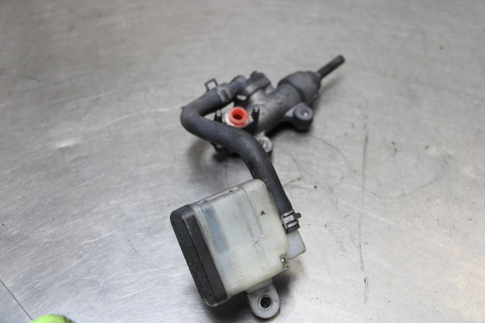 07-08 Suzuki GSXR 1000 GSXR1000 Rear Brake Master Cylinder Foto 3 de 4