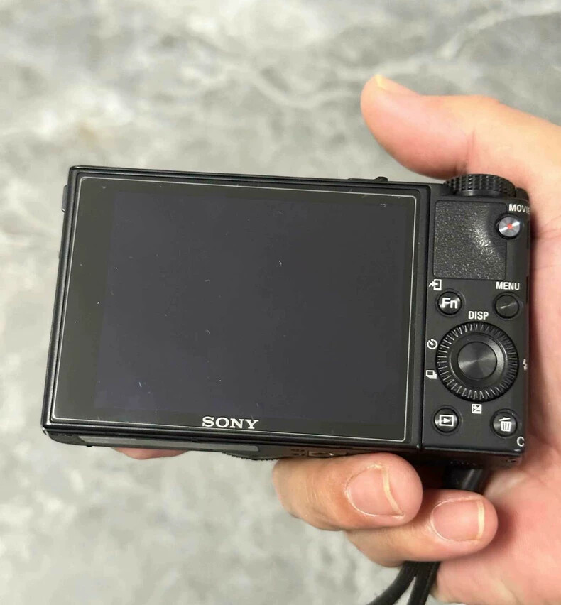 SONY  SONY Cyber−Shot RX DSC-RX100M6 Amazon.com : Sony RX100 VI 20.1 MP Premium Compact Digital Camera