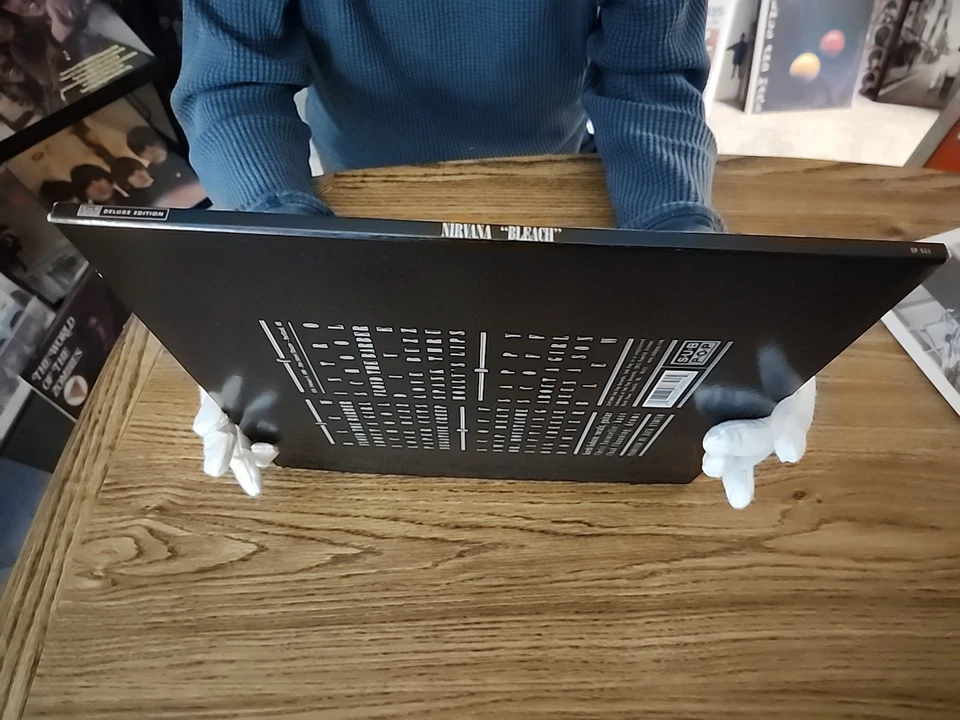 Nirvana "Bleach" 2009 reissue 2 LP set w/ live 1990 concert Sub Pop ex cond USA - Image 3 of 4