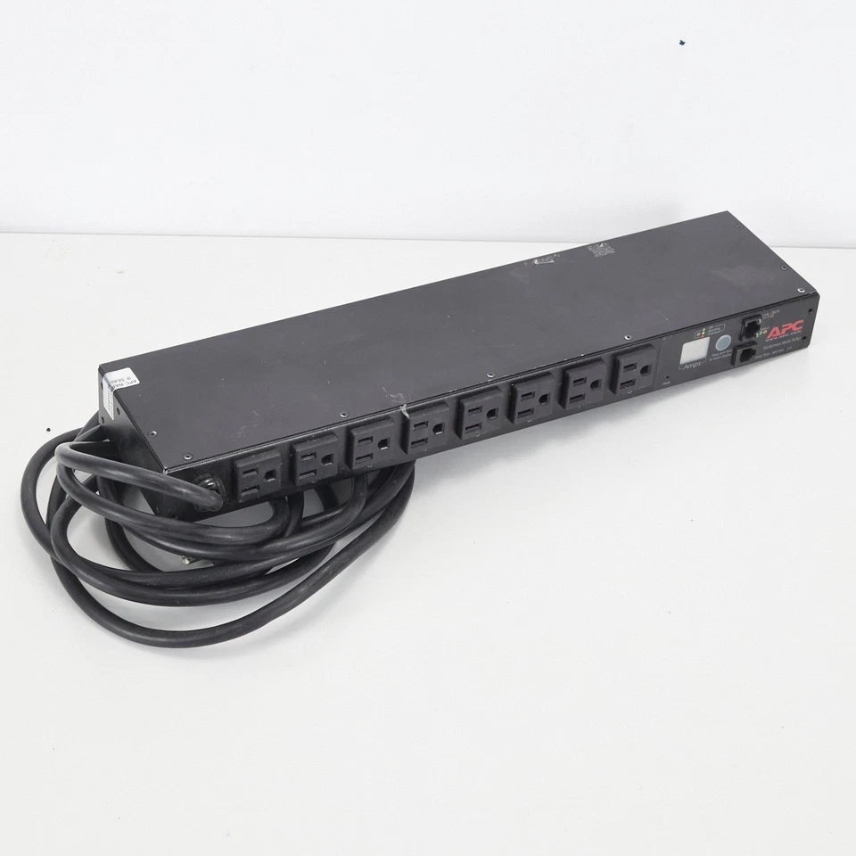 Unidad de distribución de energía de red de 12 salidas PDU para rack conmutada APC AP7900 Foto 2 de 4
