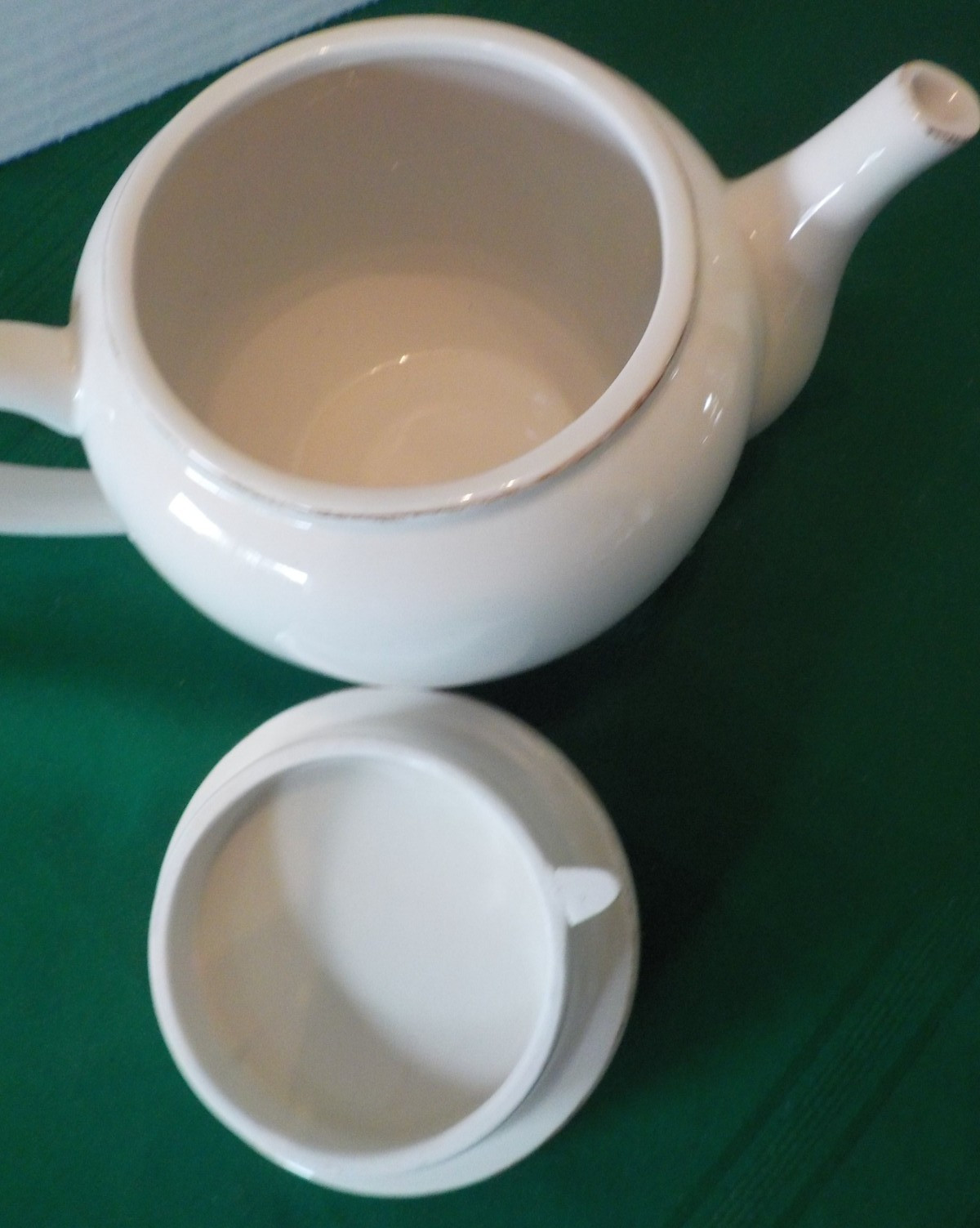 Harry & David Ceramic Tea Pot Yellow Bird & Red Hearts