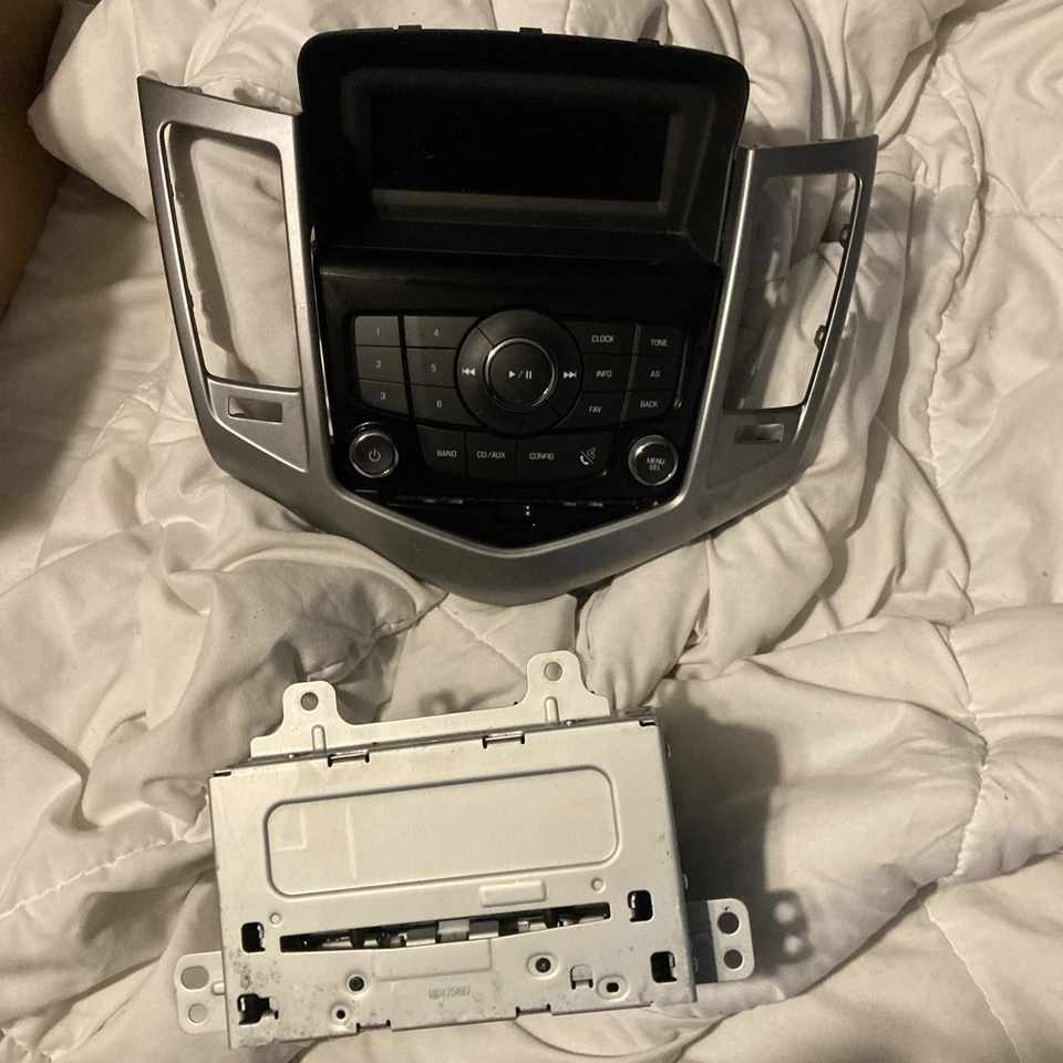 Chevy Cruze 2011-2016 pantalla de CD radio audio estéreo OEM stock completo 3 piezas Foto 3 de 4