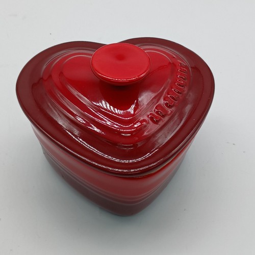 Le Creuset Heart Ramekin with Lid Single Serving for Casserole Desserts - Picture 11 of 12