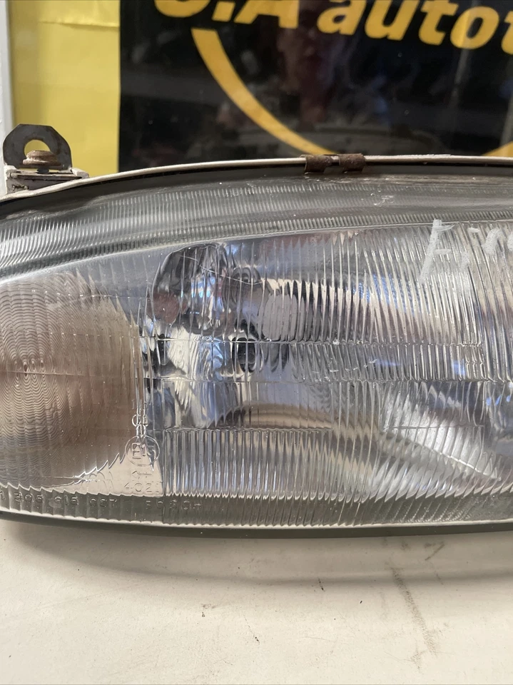 Faro izquierdo ford fiesta mk4 año 2003 bosch 0301049202 Foto 3 de 4