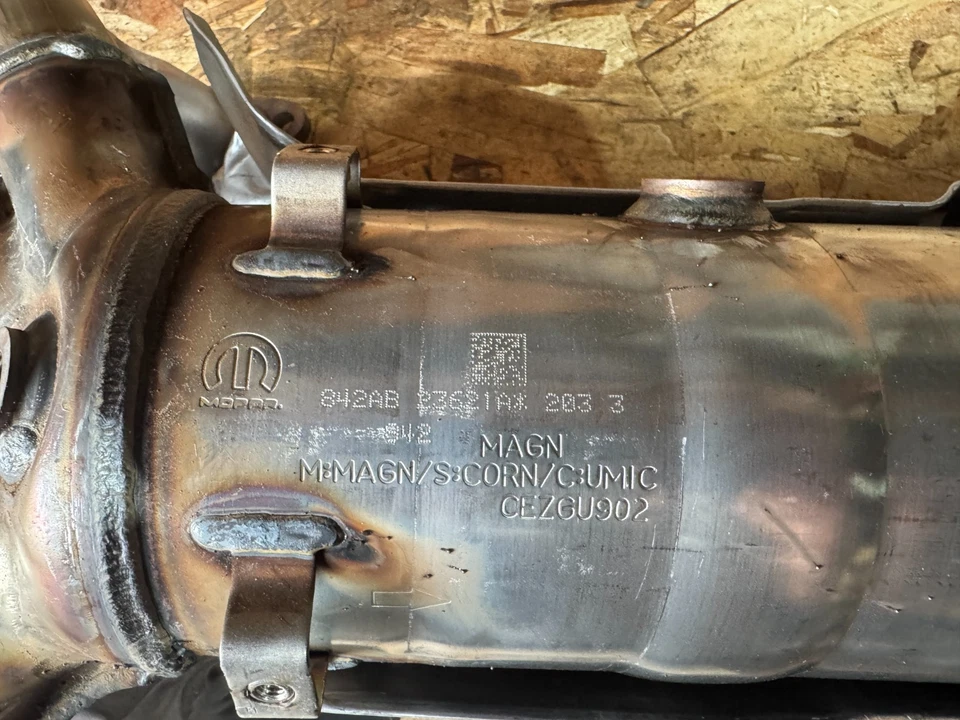 NEW Dodge Exhaust And Catalytic Converter Manifold MOPAR CEZGU902AB 68472842AB - Image 2 of 4