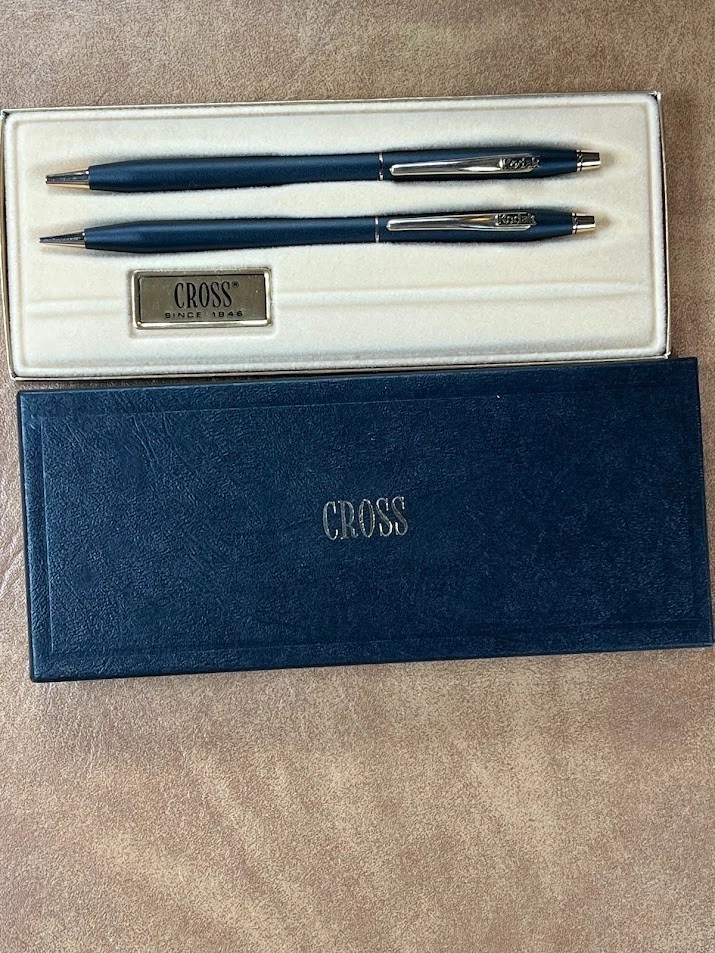 Juego de bolígrafo y lápiz mecánico Cross Black en caja KODAK 2501 Foto 3 de 4