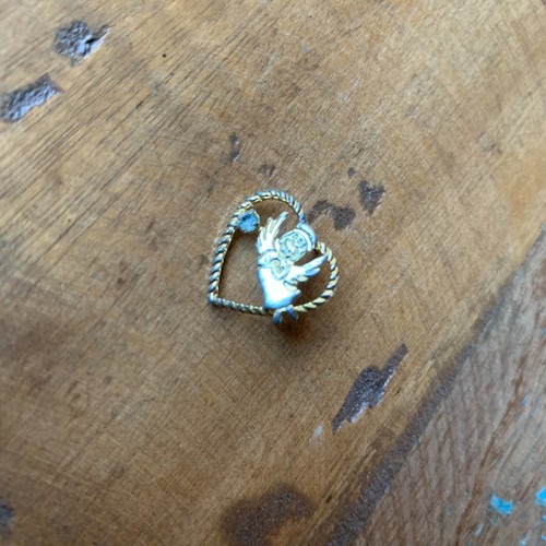 Heart Angel Lapel Pin Button Button Collectible Badge Religious - 第 2/4 張圖片