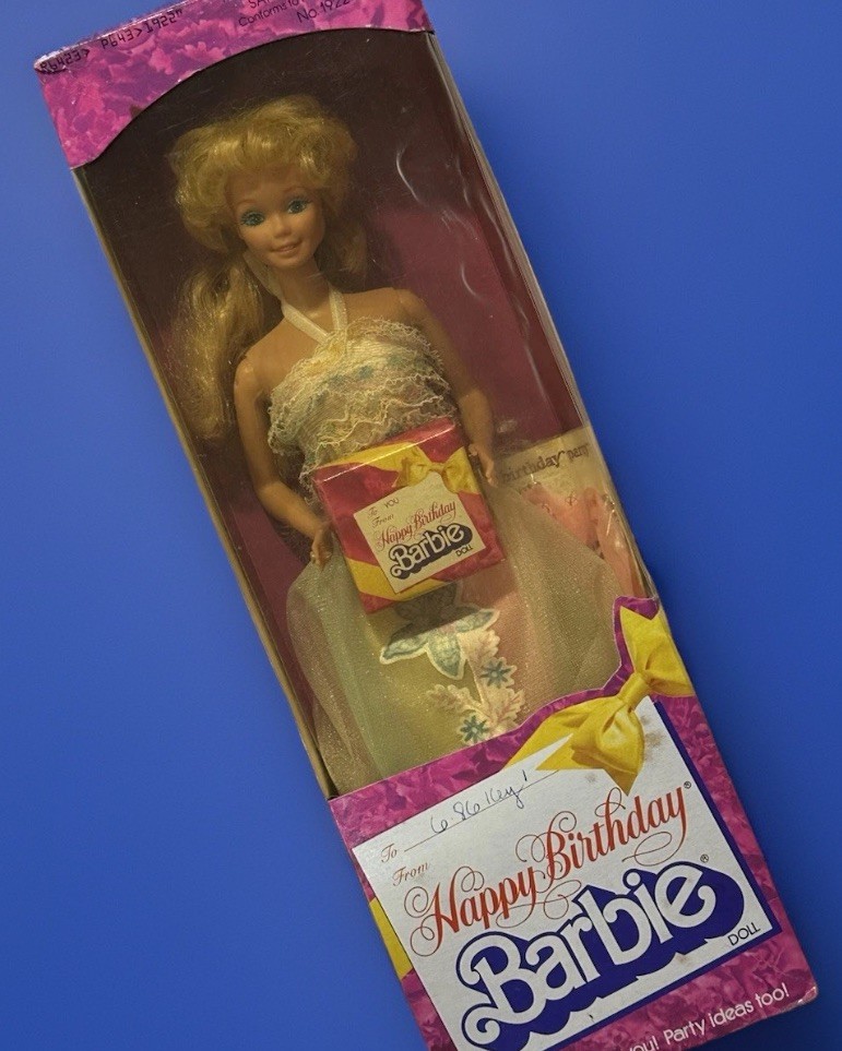 Vintage 1980 Happy Birthday Barbie First Edition 1922 Superstar