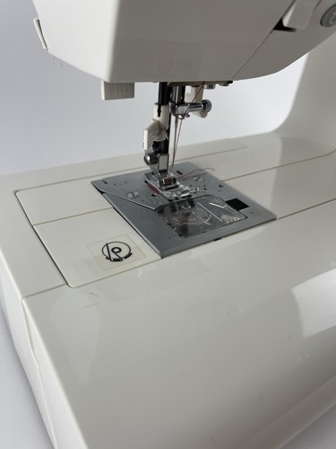 Singer 7469Q Confidence Sewing and Quilting Machine Pre-Owned - Picture 7 of 19