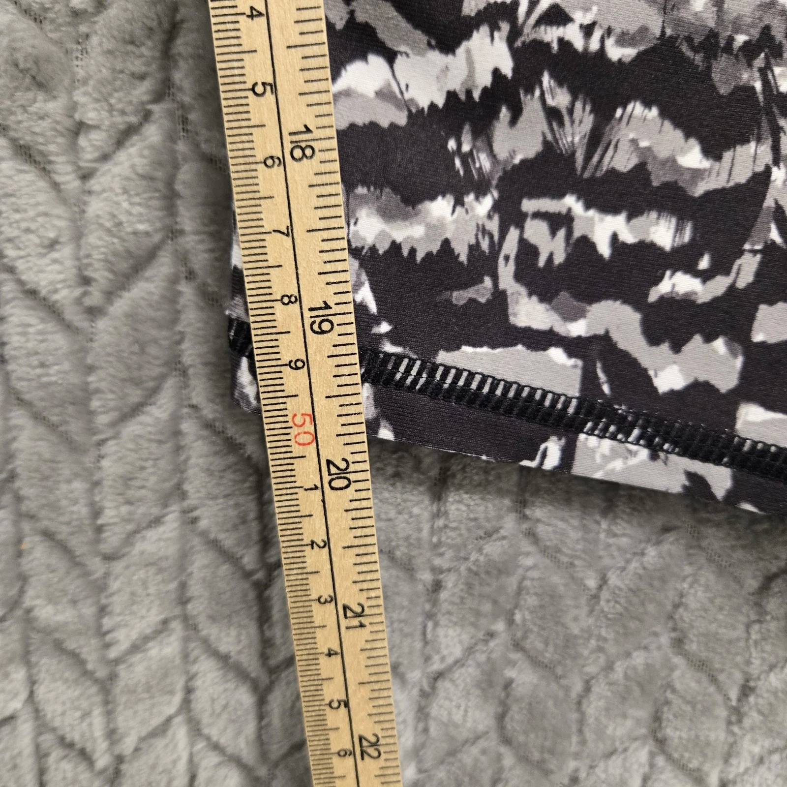 fabletics caspia define powerhold mid-rise static leggings