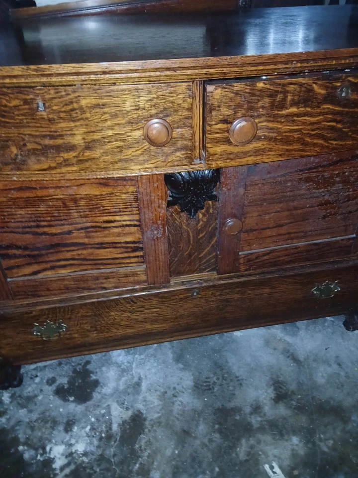 Buffet vintage de roble tigre. Foto 2 de 4