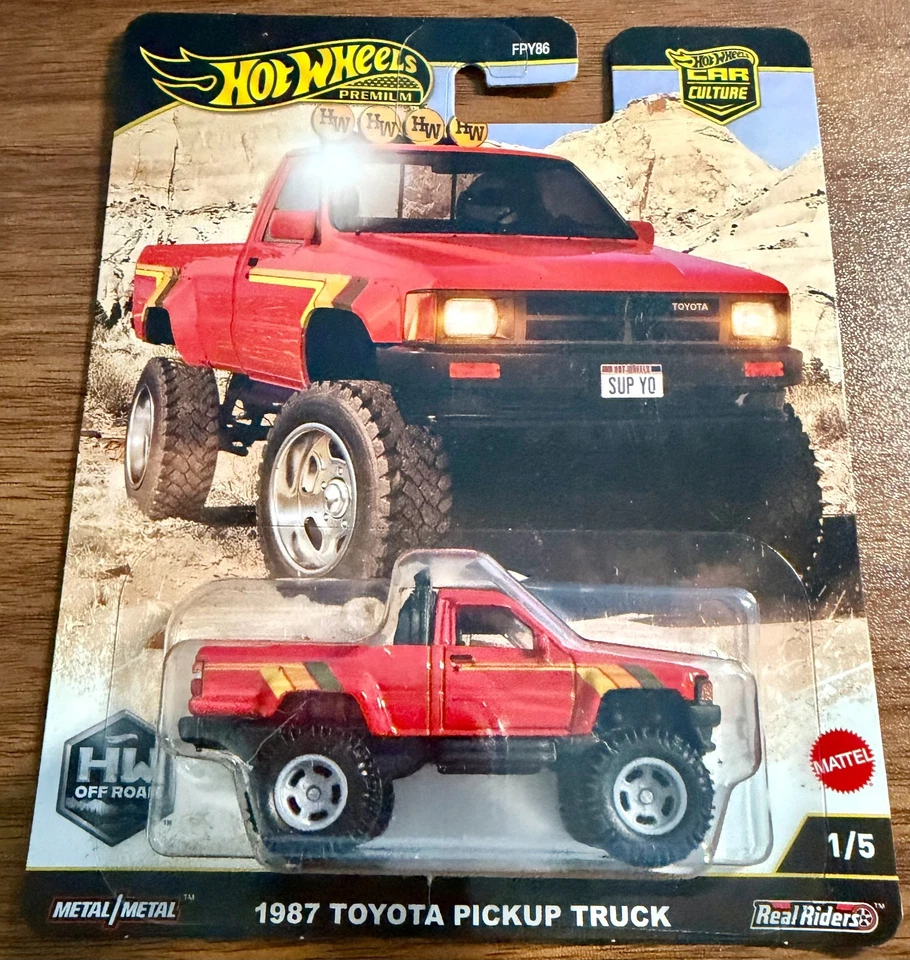 ¡Lote de cultura de autos premium Hot Wheels! Camioneta Toyota '87 y '24 Land Cruiser! Foto 3 de 4
