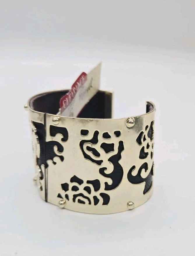 Pulsera Fósil Filigrana Recortada Tono Dorado Cuero Espalda Ancha Talla Única OSFM Foto 3 de 4